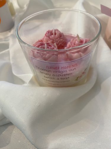 Virág gyertya üvegpohárban